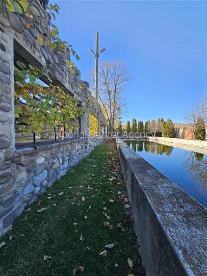 CLADIRI + 1 HA TEREN DE VANZARE PENTRU DEZVOLTARE BUSSINES - CAZARI, AGREMENT, A - 5