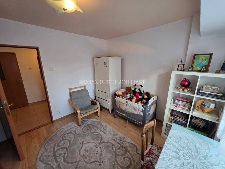 Piata Gorjului, 5 minute metrou, stradal pe Iuliu Maniu, vedere mixta, bloc 1979 - 13