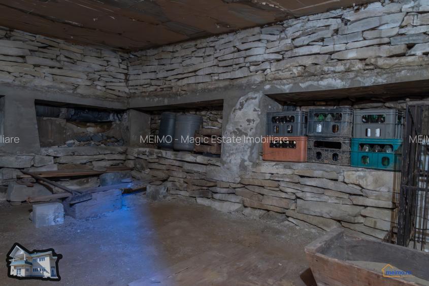 Casa cu etaj in Agas, eleganta clasica si mobila sculptata manual in lemn masiv - 16