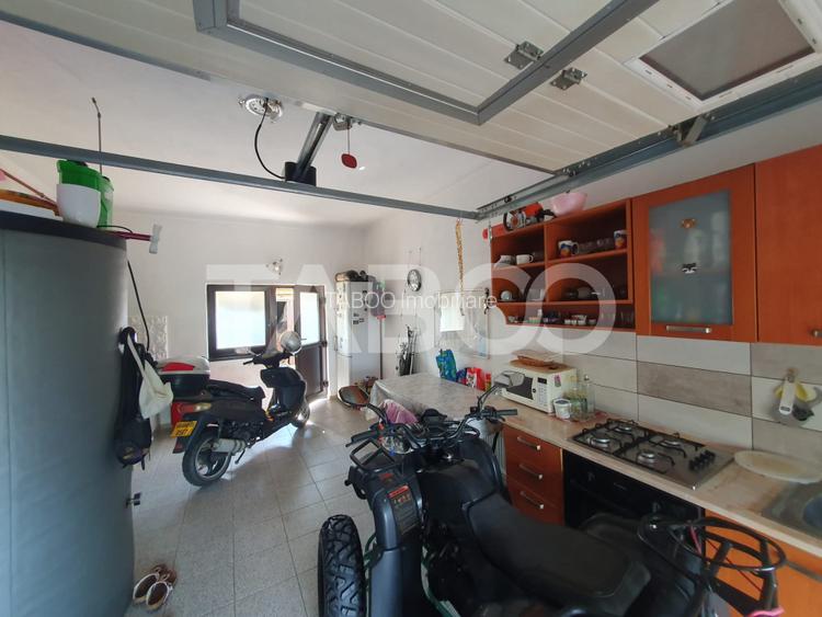 Casa 5 camere 3 bai 2 terase garaj magazie de vanzare 180 mp utili - 25