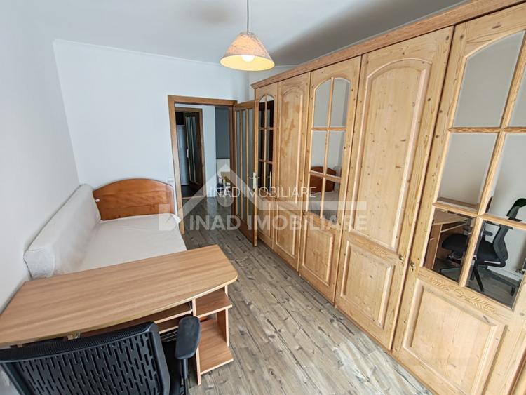 Apartament cu 2 camere+nisa de dormit, balcon, parcare, Str.Florilor - 11