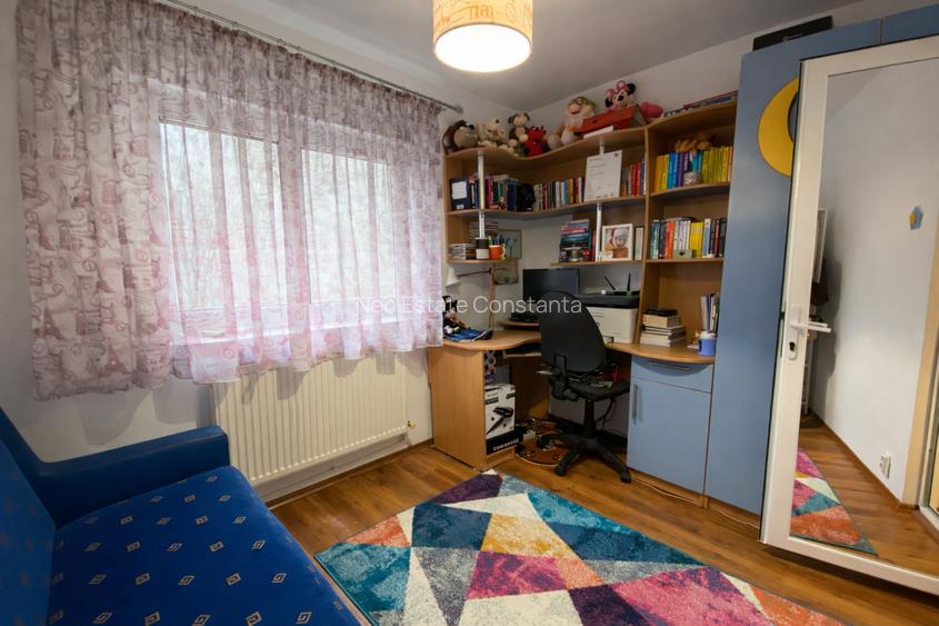 Apartament 3 camere | Decomandat | Etaj 2 | Parcare | zona Poarta 6 - 9