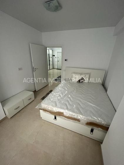 Inchiriem studio in Micro 17 , etaj 2 bloc ROKA, parcare privata, - 29