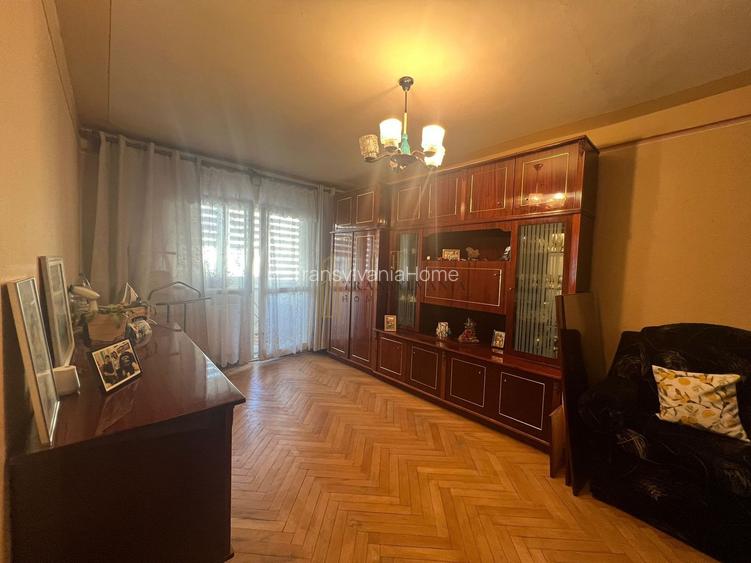 Apartament 3 camere, decomandat - 2