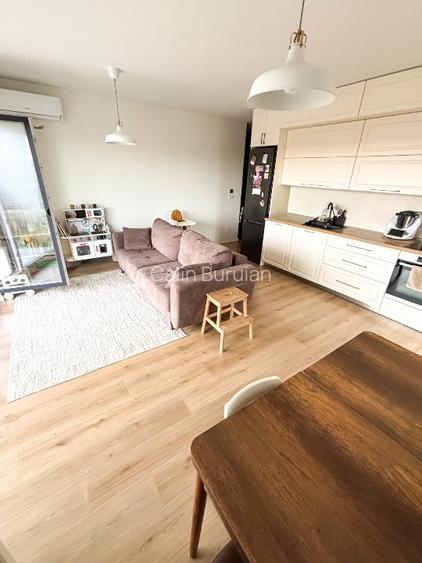 3 camere cu chiriaș – 650 €/lună (an 1), 700 €/lună (an 2) - 2