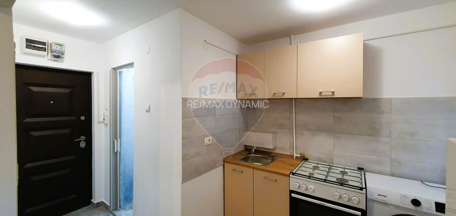 Garsoniera de inchiriat in zona centrala, etaj 2. Renovată de curând. - 2