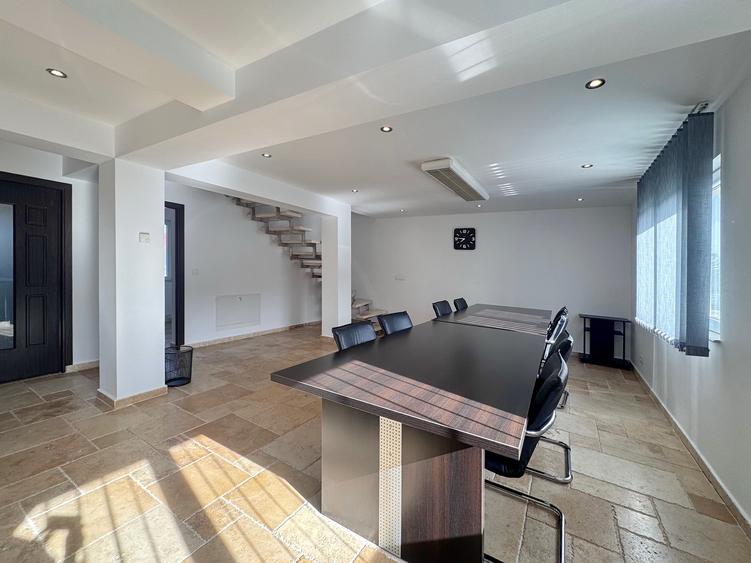 Casa 4 Camere Pretabil Spatiu de Birouri sau Clinica