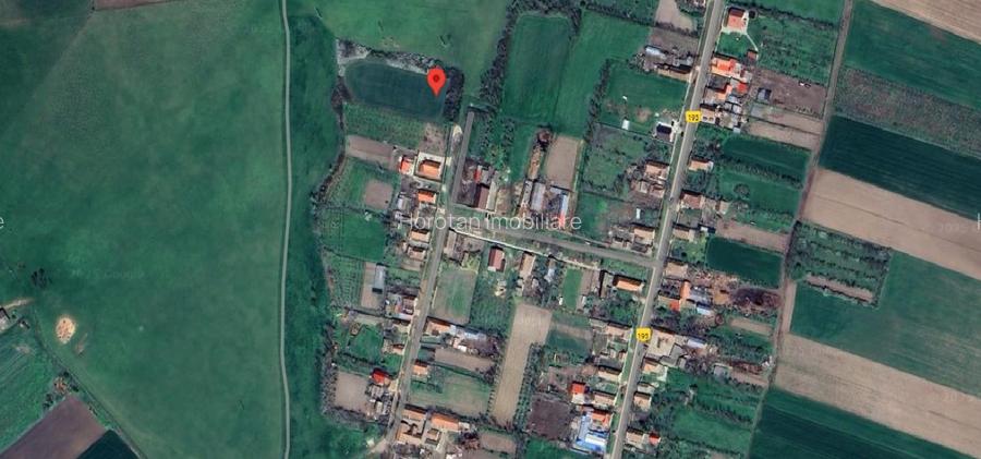 Teren 4.650 mp, intravilan, cu front de 42 ml. - 2