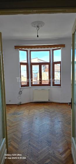 Vnd apartament în vilă zonă centrală - 2