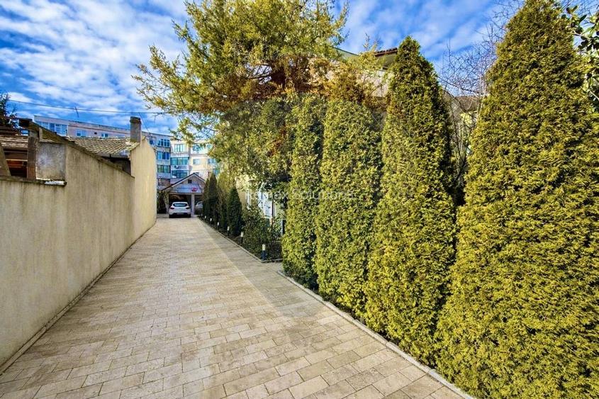 Vilă de lux cu piscină și grădină privată – reședință neoclasică - 21