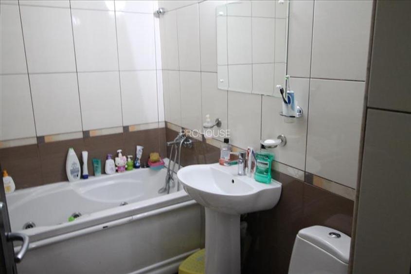 Zona Martir Closca - 2 camere decomandate - 9