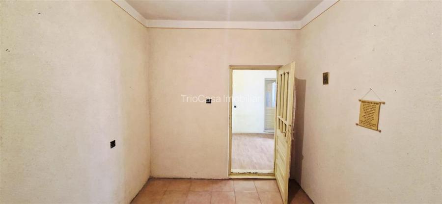 Casa Bradesti , teren  intravilan 7952 mp , deschidere 33 m la DE 70 - 8