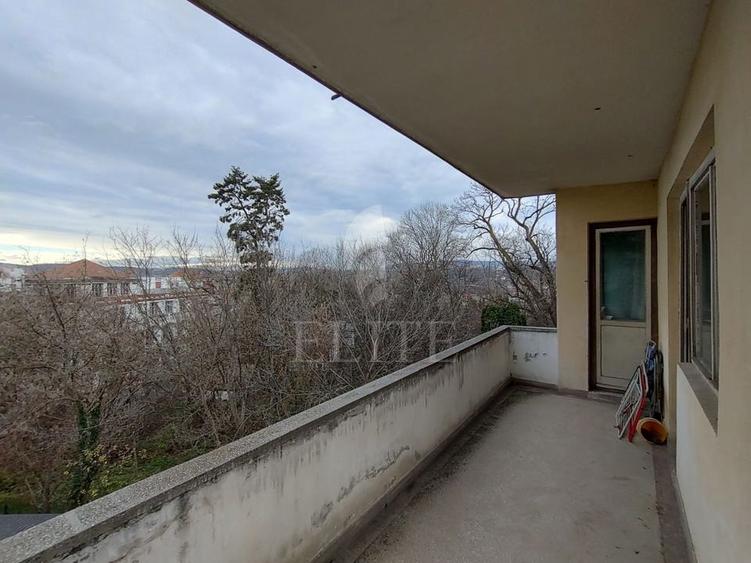 Apartament 4 camere în zona CLINICILOR
