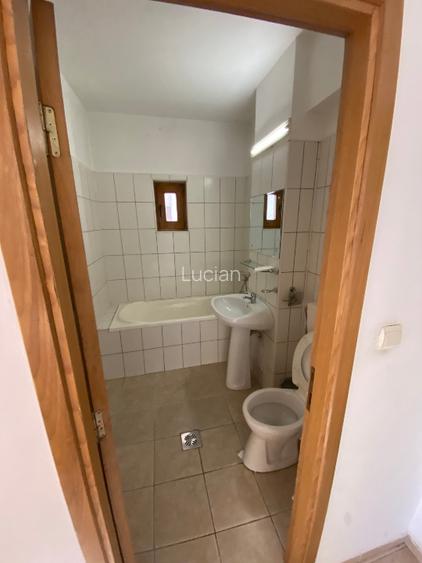 Vila cu 3 apartamente  la parter,etaj  si mansarda - 5