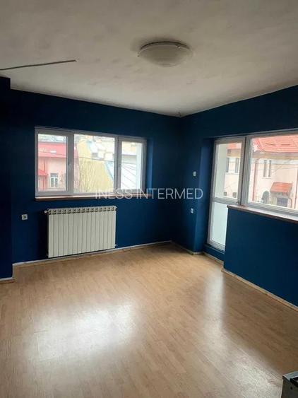 Unirii Marasesti - 4 camere nemobilate in vila - constructie 2000 - etaj 1/3 - 6