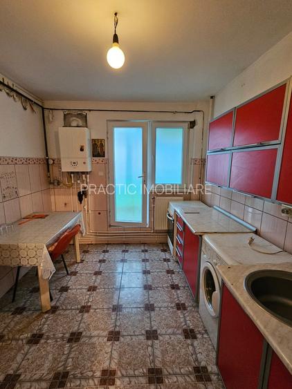 Apartament cu 4 camere in Micro 18 - 10