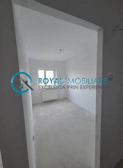 Royal Imobiliare - Vanzare apartament 3 camere zona Malu Rosu - 3