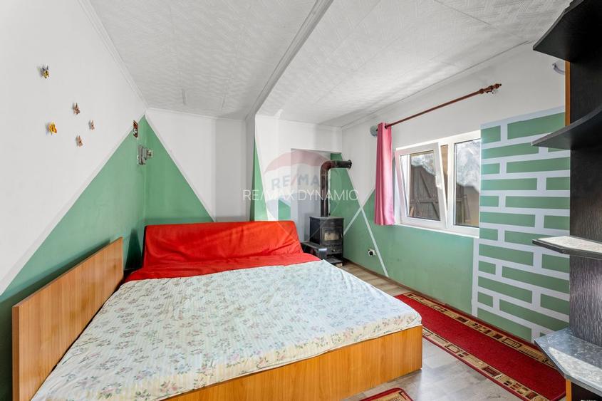 Casă cu 5 camere in Barzava - 6