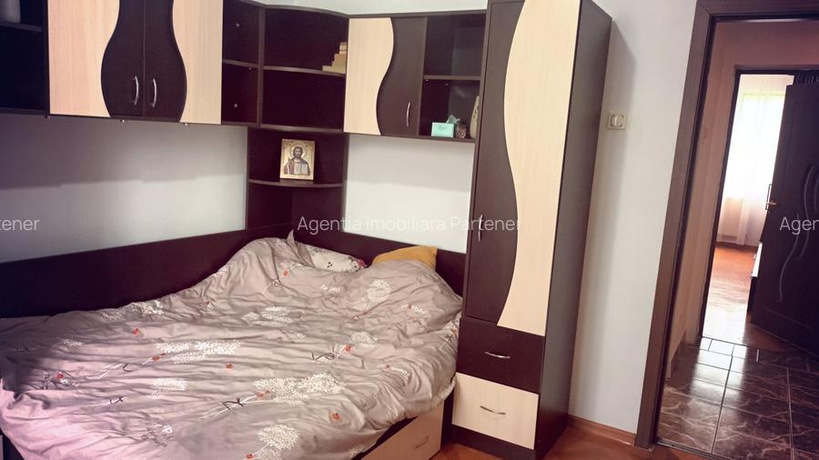 2 camere Calea Bucuresti , centrala / etaj 3 , finisaje medii / mobilat - 10