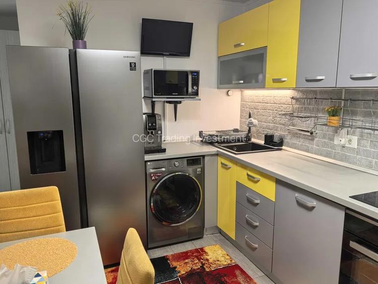 Vanzare apartament cu 3 camere si 2 bai,  decomandat,  renovat,  parter zona CET - 5