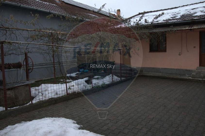 Casă de vânzare cu acces din două străzi in Alba Iulia, comision 0% - 12
