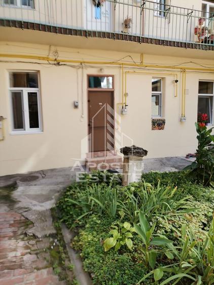 Apartament cu 3 camere, semidecomandat,situat in zona Centrala