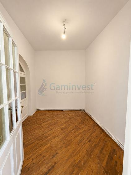 Apartament cu 3 camere de vanzare, Oradea, zona ultracentrala, aproape de teatru