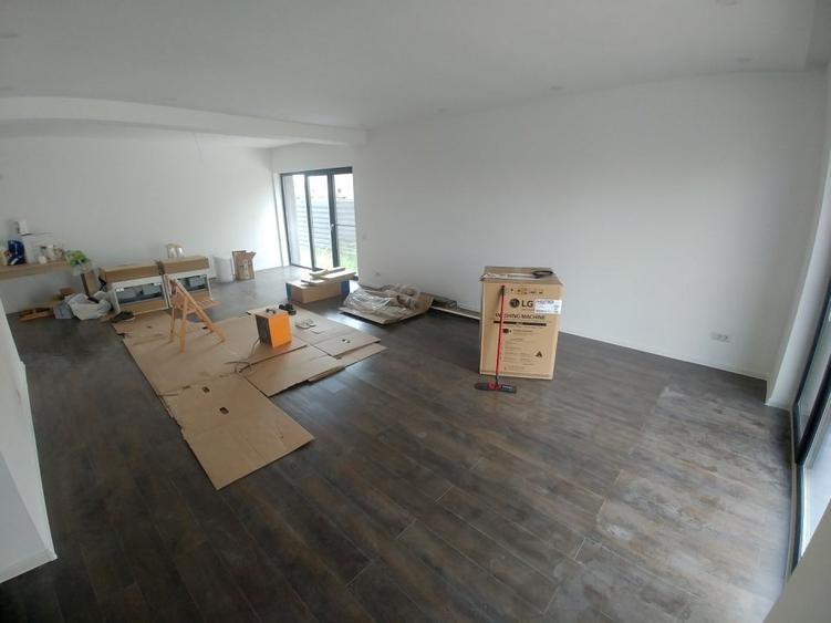 Proprietar - Single 4 camere, 330 mp curte compacta, living 40 mp