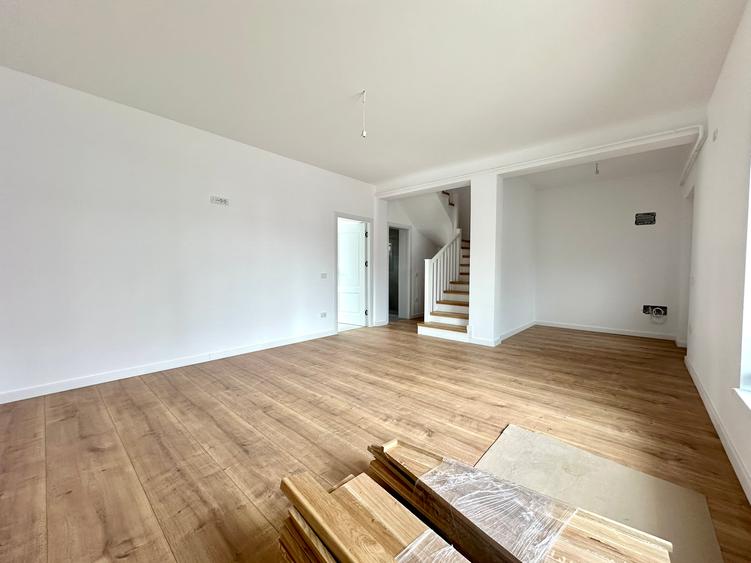 Intabulata! Casa 4 camere 2 bai 95mp Mall Moldova Valea Lupului