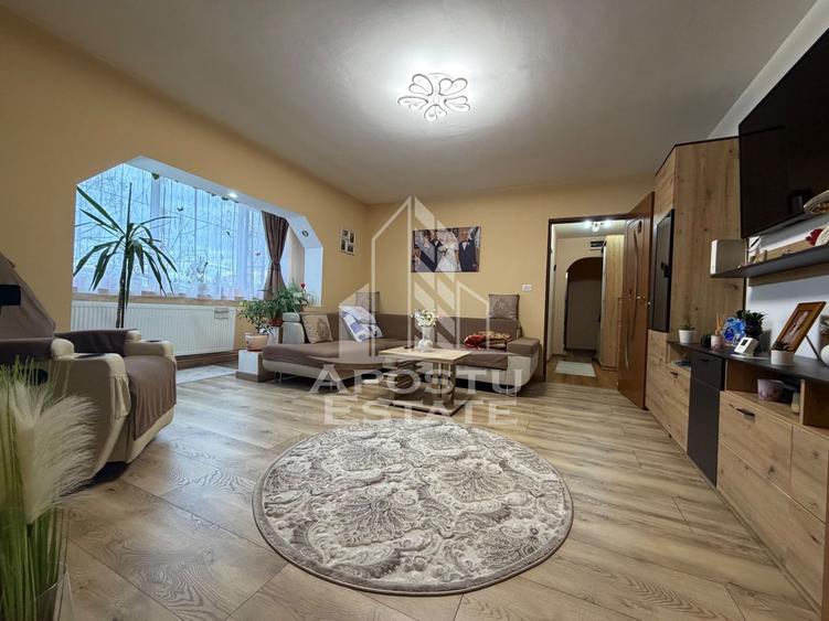 Apartament cu 3 camere, 2 bai, 2 balcoane, etajul 1 , zona Buziasului