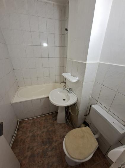 Apartament 2 camere decomandat, etajul 1/10, zona Podu Ros