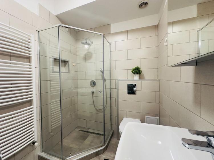 Garsoniera decomandată, complet renovată, etaj 1, langa Judetean