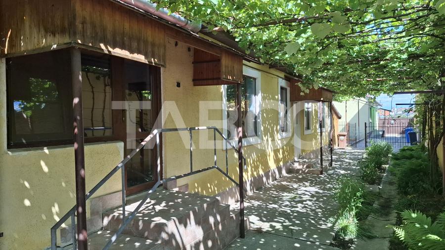 Casa individuala de vanzare 3 camere curte 300 mp zona Turnisor