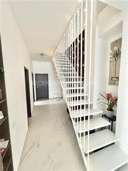 Vila impozanta, aspect deosebit, configuratie tip duplex, view, Brasov - 14