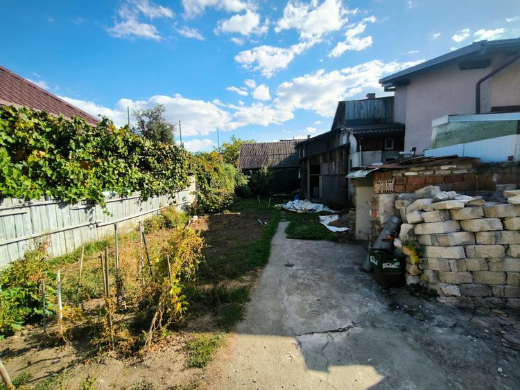 Casa izolata cu 3 camere + curte proprie (500mp) Cartier Iris