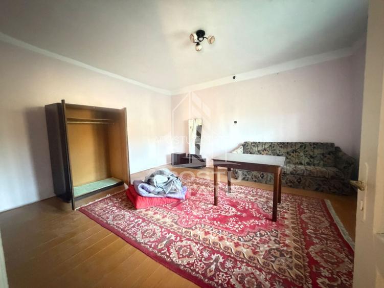 Casa batraneasca cu teren de 3022 mp, in Carani - 5
