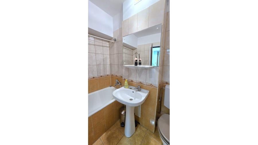 REA1029293 Apartament 4 camere Universitate Bloc 1980
