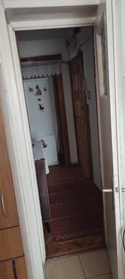 Persoana fizica, vand apartament decomadat, locuibil, liber,