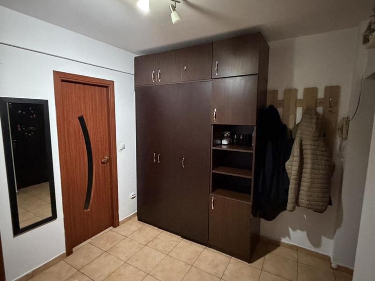 Apartament 3 camere Craiovita noua, bloc nou, loc parcare