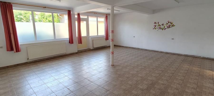 Spatiu comercial la casa cu intrare directa din strada