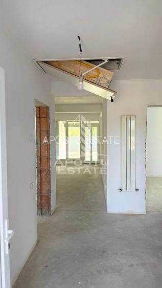 Jumatate de duplex nou cu 4 camere,Parta - 35