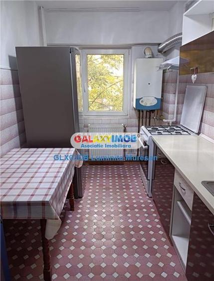 Inchiriere apartament 3 camere decomandat Targoviste Central - 4