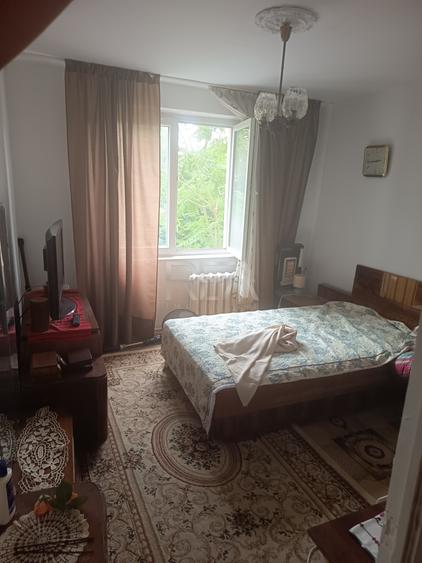 2 camere decomandat | Metrou Apărătorii Patriei | Bloc 1983 |