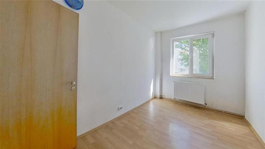 Proprietate, decomandat structurata, etaj1, pe 3 camere, Sacele, Brasov