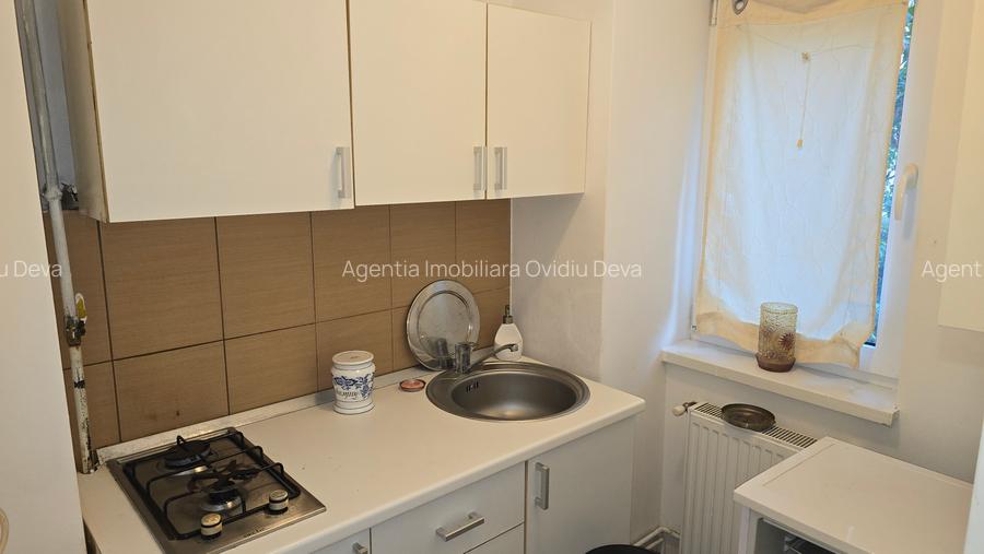 Inchiriez garsoniera in Deva, zona Dacia, parter, bloc de 4 etaje, mobilata - 6
