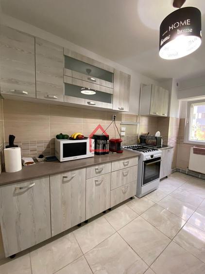 Apartament cu 4 camere, Decomandat, Pacurari-Petru Poni