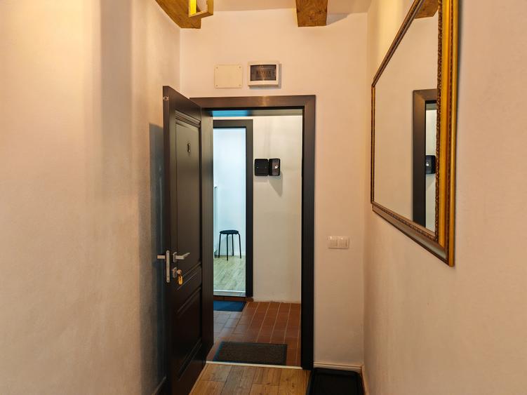 Apartament 4 camere renovat, 3 unitati regim hotelier zona Centrul Istoric