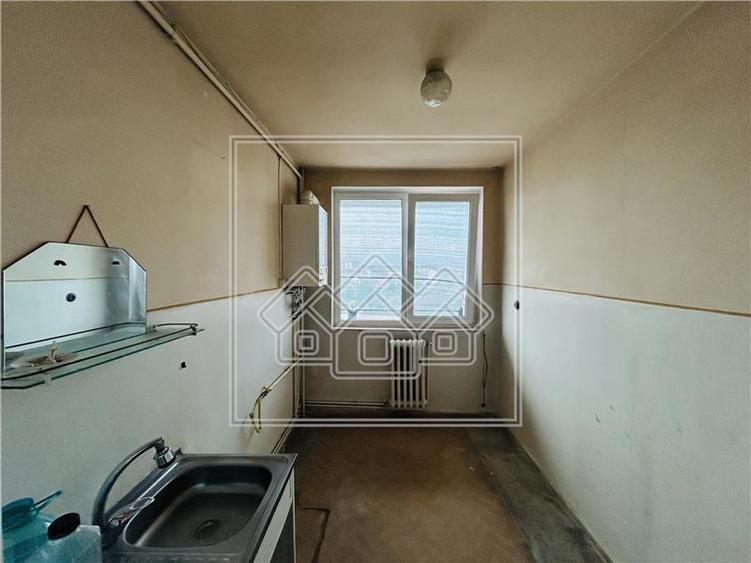 Apartament cu 2 camere, balcon si pivnita - etaj 7/10 - N. Iorga