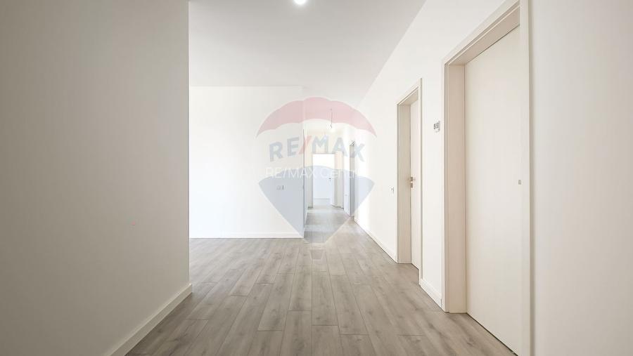 Casă  cu 5 camere de vânzare, Hălchiu - 3