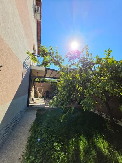 Casă tip duplex P+1+mansarda, 3 dormitoare, curte, Sector 4 București